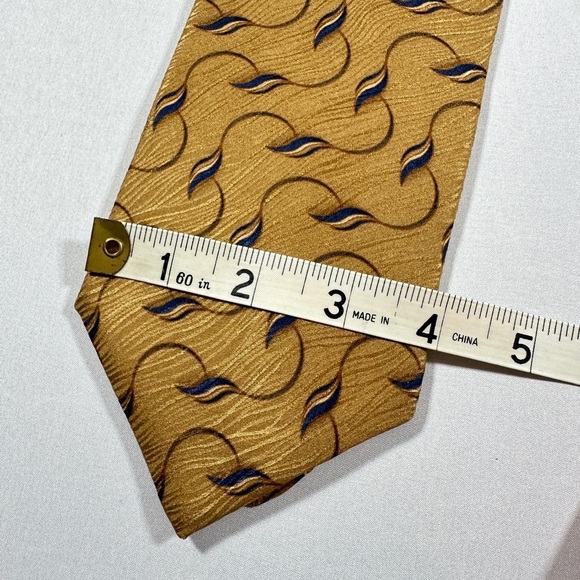 Men’s Bill Blass Silk Necktie​​ - Picture 3 of 5